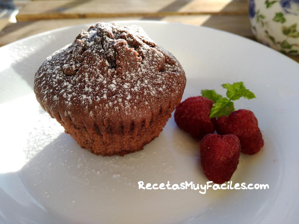 Foto muffins caseras de chocolate